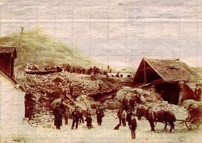 Zbořeniště z první katastrofy v roce 1898
