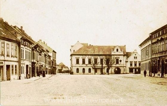 Libochovické náměstí v roce 1890.