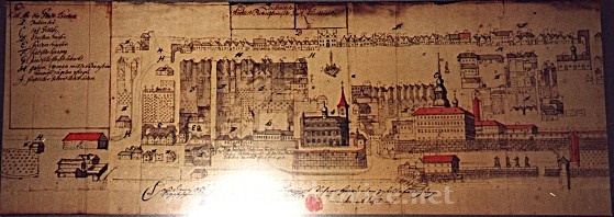 plán Libochovic z r. 1727. (NA, fond Sbírka map a plánů, sig. F-X-18, inv. č. 1095, 100x37 cm, orig.kolorován; Kopie vystavena ve stálé expozici Židovského muzea v Praze v Meiselově synagoze.)